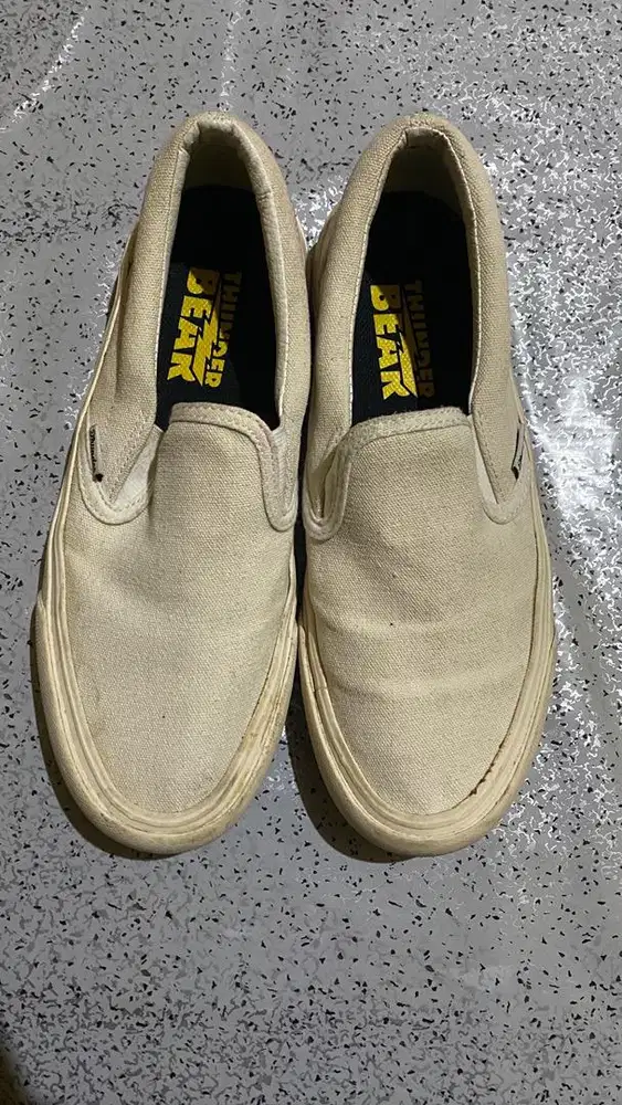 SEPATU SLIP ON PUTIH THUNDERBEAR