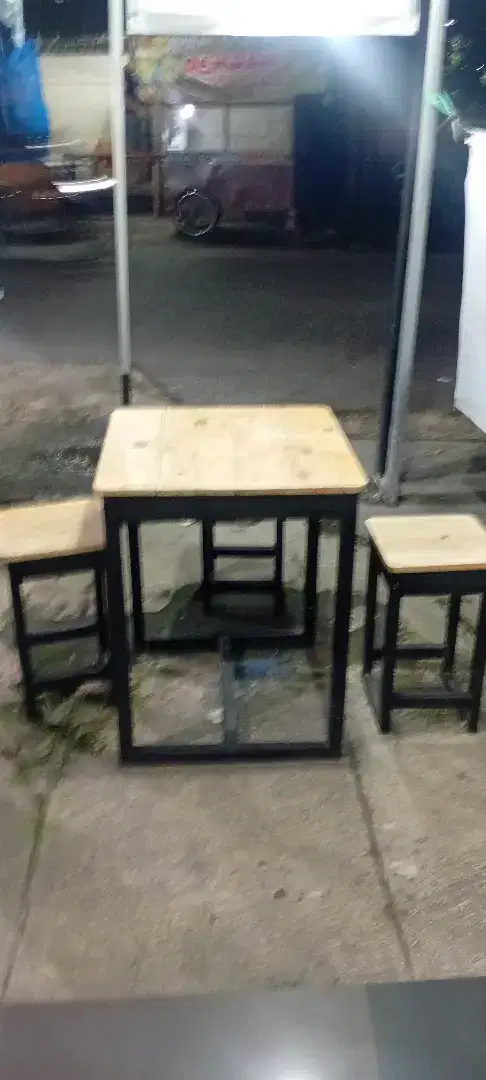 Dijual meja cafe plus bangku 4