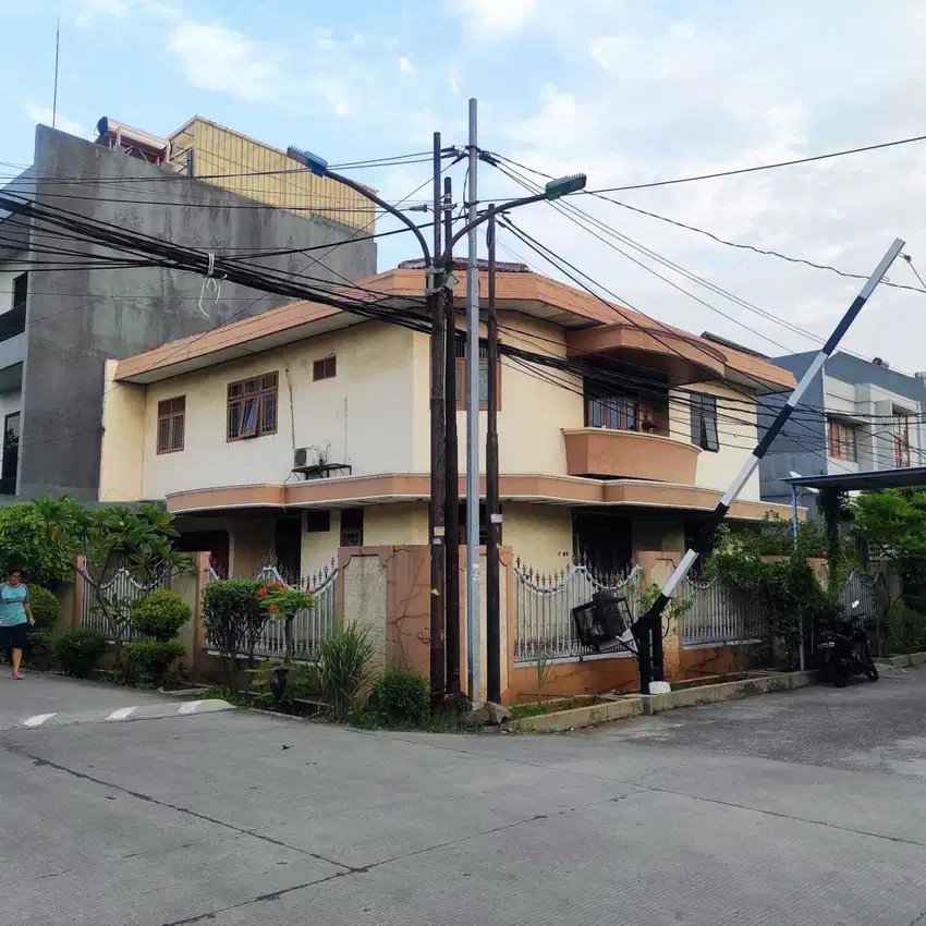 DIJUAL CEPAT RUMAH POSISI HOOK MURAH