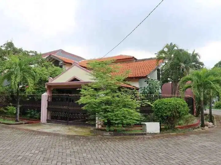 Rumah Terawat Dekat Masjid AgungPerum Gayung Kebonsari Surabaya