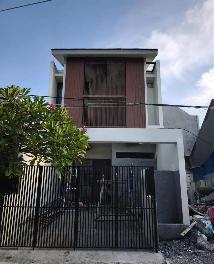 Rumah Baru Gress Mulyosari Contemporer