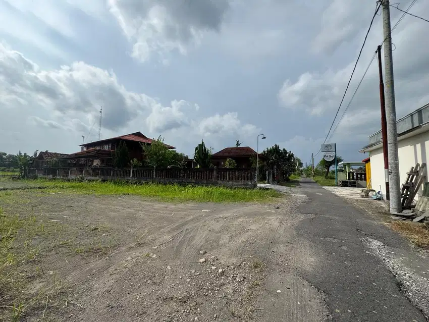 Tanah Jl Damai Kaliurang Sleman, Lingkungan Cafe/Homestay