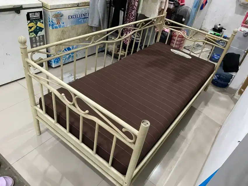 Di jual Ranjang besi/ Sofa Bed