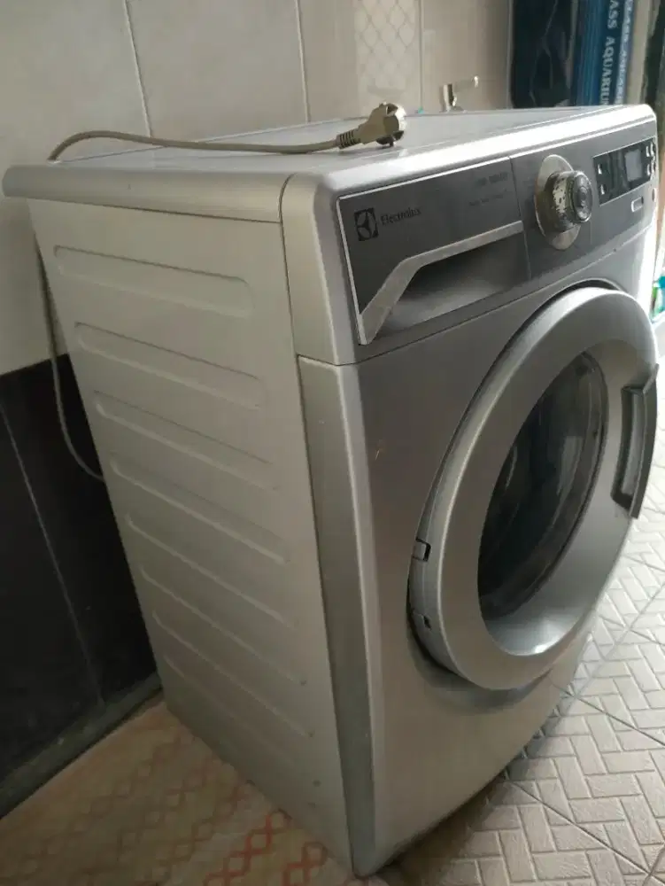 Mesin cuci Electrolux