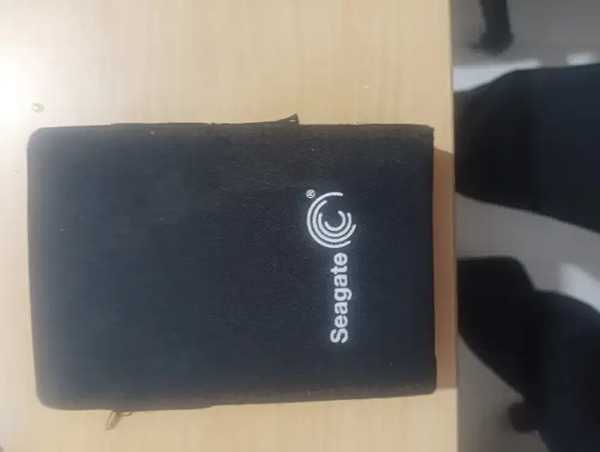 Hard disk external merk SEAGATE 4 TB kondisi bagus dan mulus