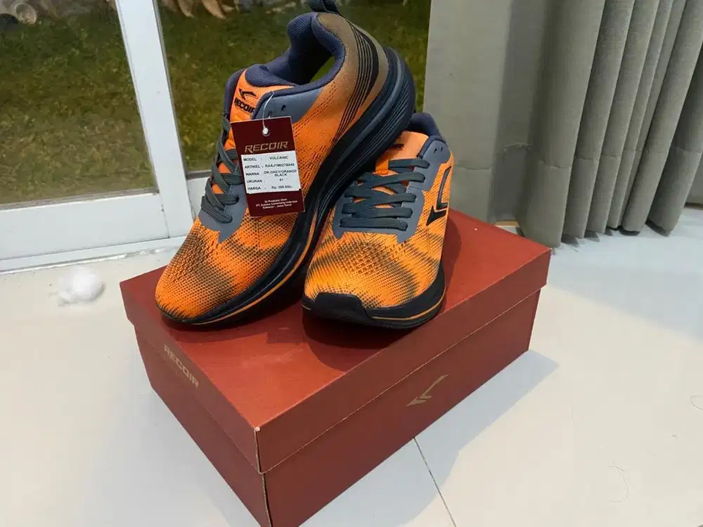 Recoir Sepatu Running