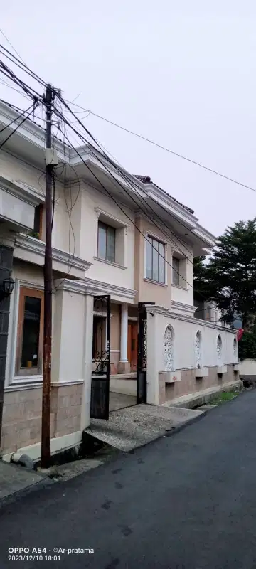 RUMAH BAGUS SIAP HUNI DEKAT MALL PONDOK INDAH JAKARTA SELATAN