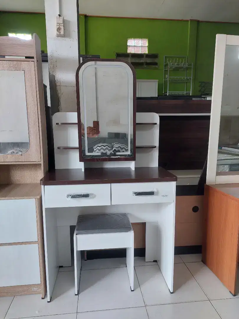 Meja rias simple led