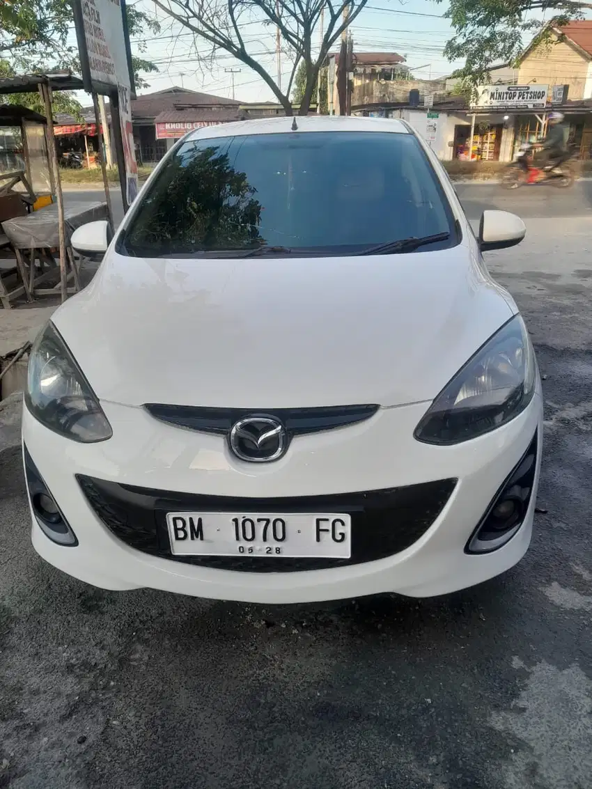 Mazda 2 R 1.5 AT 2010