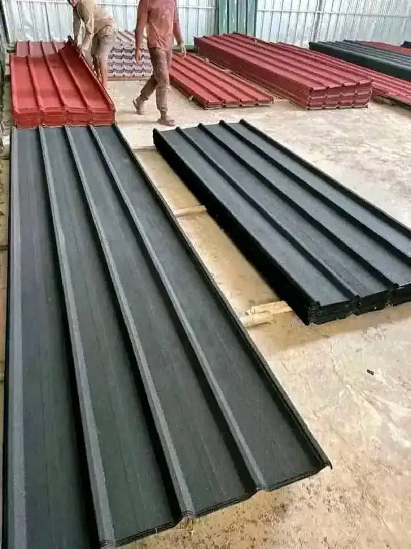 Tukang renovasi dan atap