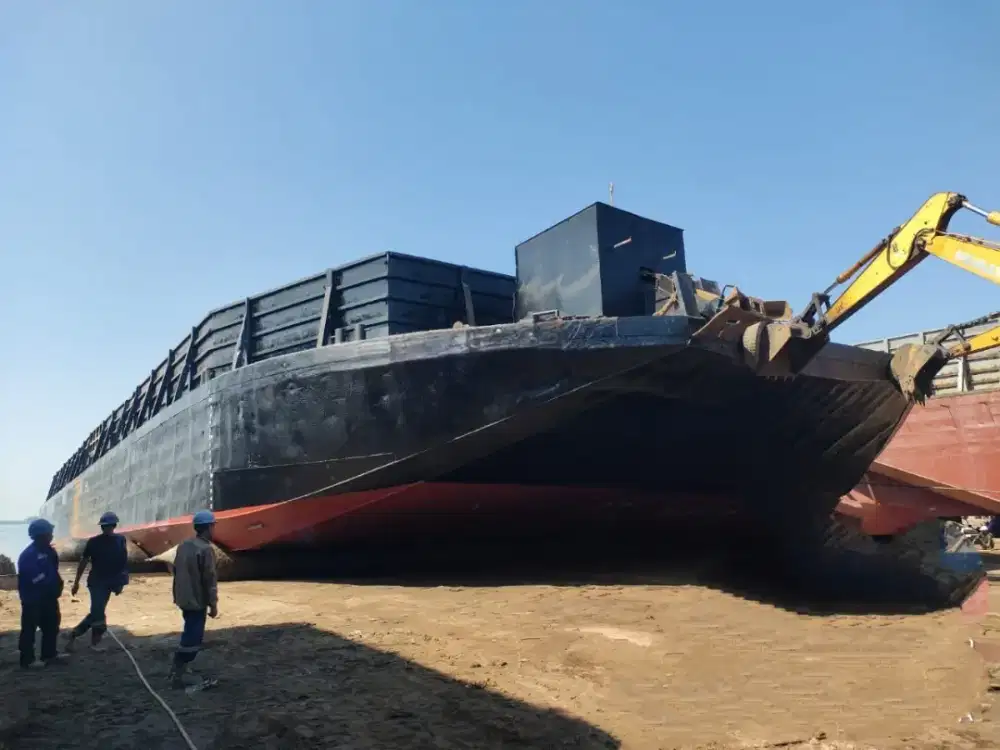 Jual Kapal Tongkang 1 Set 250 Feet Tahun 2013