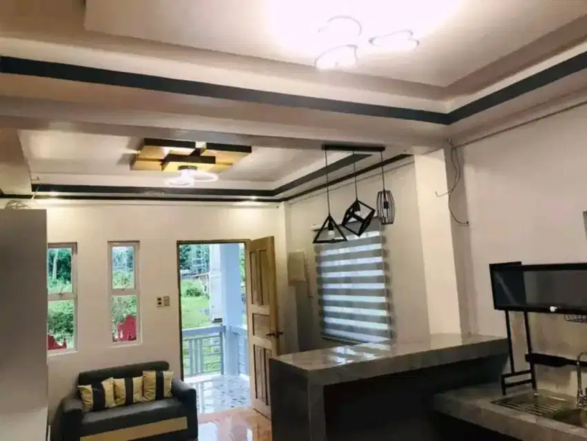 Tukang renovasi dan atap