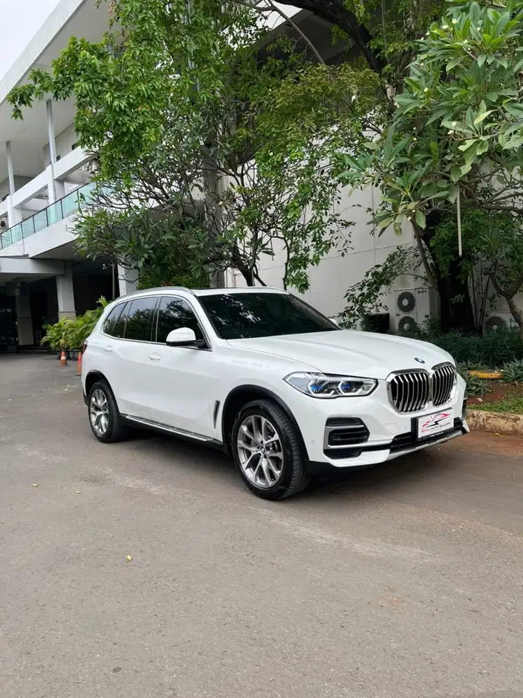 BMW X5 putih 2022