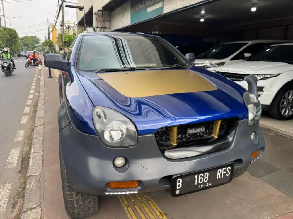 Isuzu coupe jeep vihicross bensin 4x4 th 2004 AT Barang langka