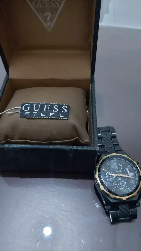 Jam Tangan Cowok Guess