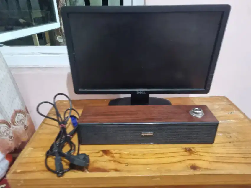 Monitor 19 inch dan speaker
