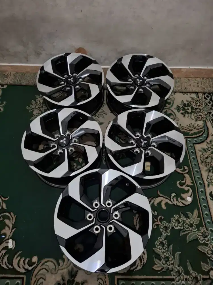 di jual velg pajero facelift terbaru r18 original isi 5 ekor