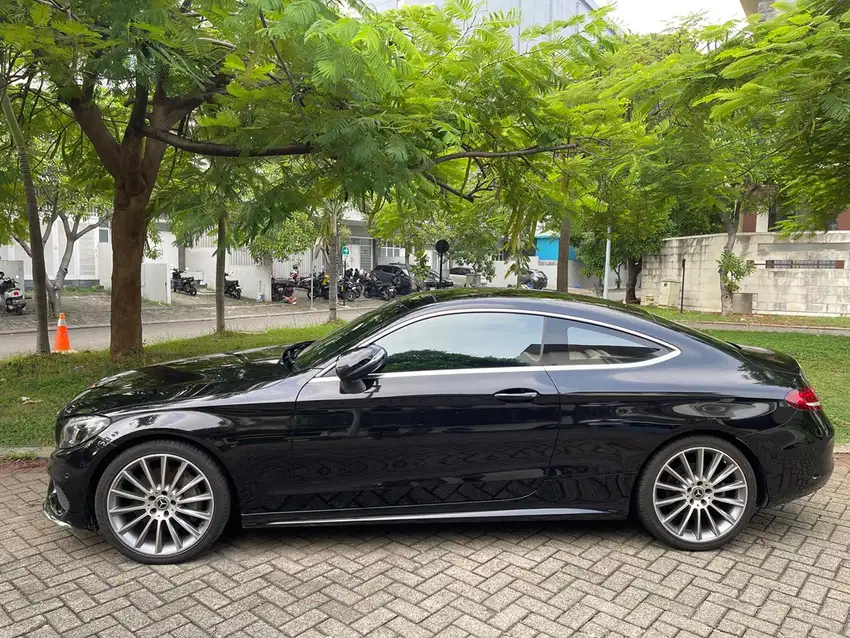 Mercedes-Benz C300 2021 Bensin