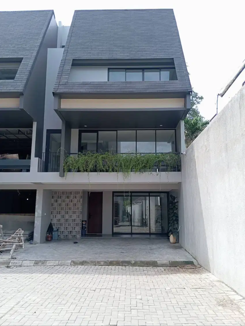 JUAL RUMAH SIAP HUNI THE PRIVE KEMANG JAKARTA SELATAN