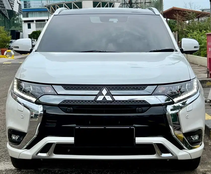 Mitsubishi outlander PHEV 2019 pk 2021 Antik Low KM Murah Bekas Top