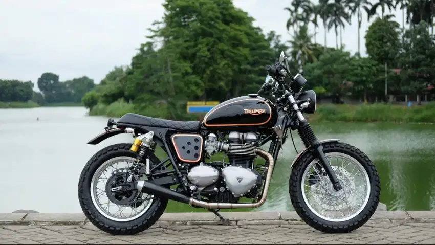Triumph Thruxton 900