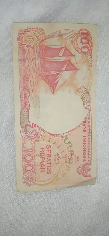 Uang kertas 100 rp perahu pinisi th 1992