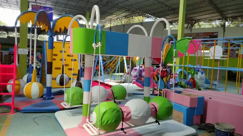 ODONG ODONG PLAYGROUND INDOOR OUTDOOR PEANUT SWING