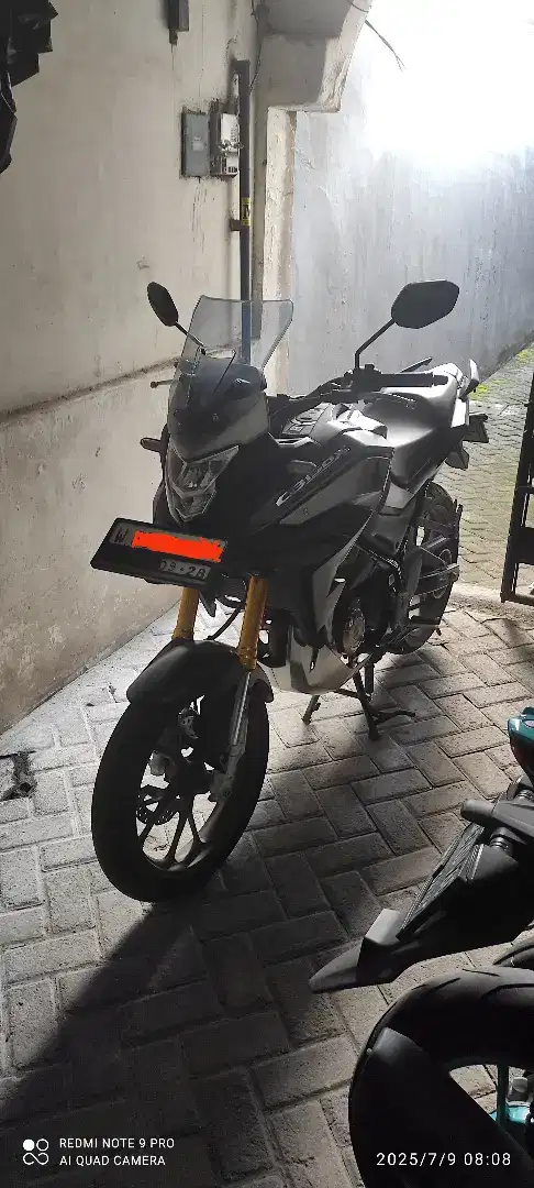 Cb150x istimewa simpanan km. 2 rb perak