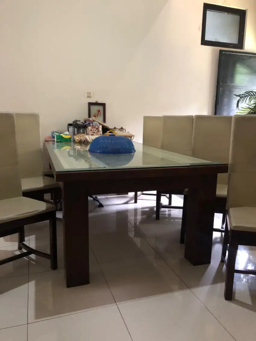 Meja makan jati