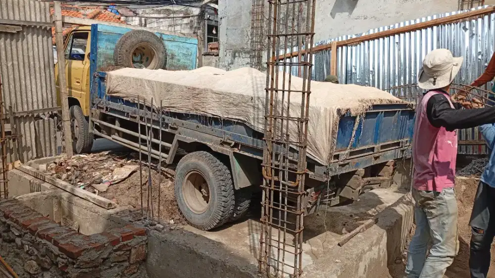 Urugan puing dan buang sampah proyek