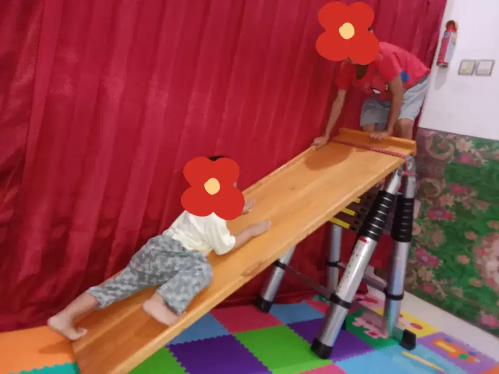 Perosotan dan panjatan anak bermain dari kayu