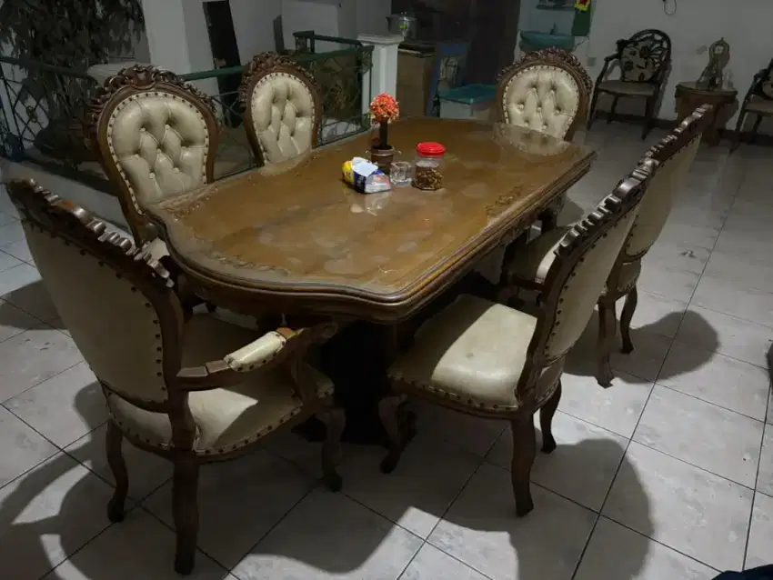 DIJUAL CEPAT MEJA MAKAN KAYU JATI UKIR