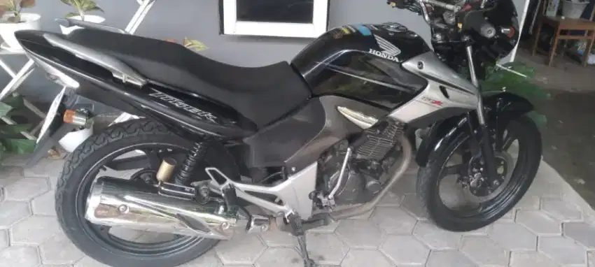 Dijual motor Tiger Revo istimewa km 33 ribu pajak hidup