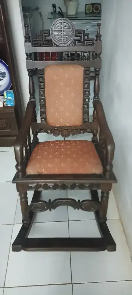 kursi goyang ukiran khas jepang