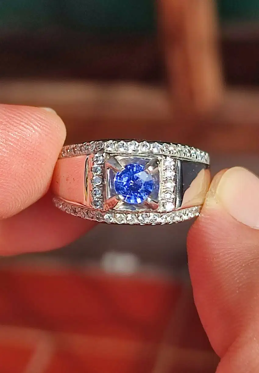 HQ NATURAL CORNFLOWER BLUE SAPPHIRE SRILANKA.