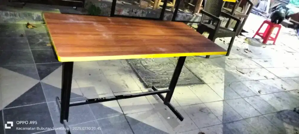 Meja Cafe rangka Besi (Bisa Custom)