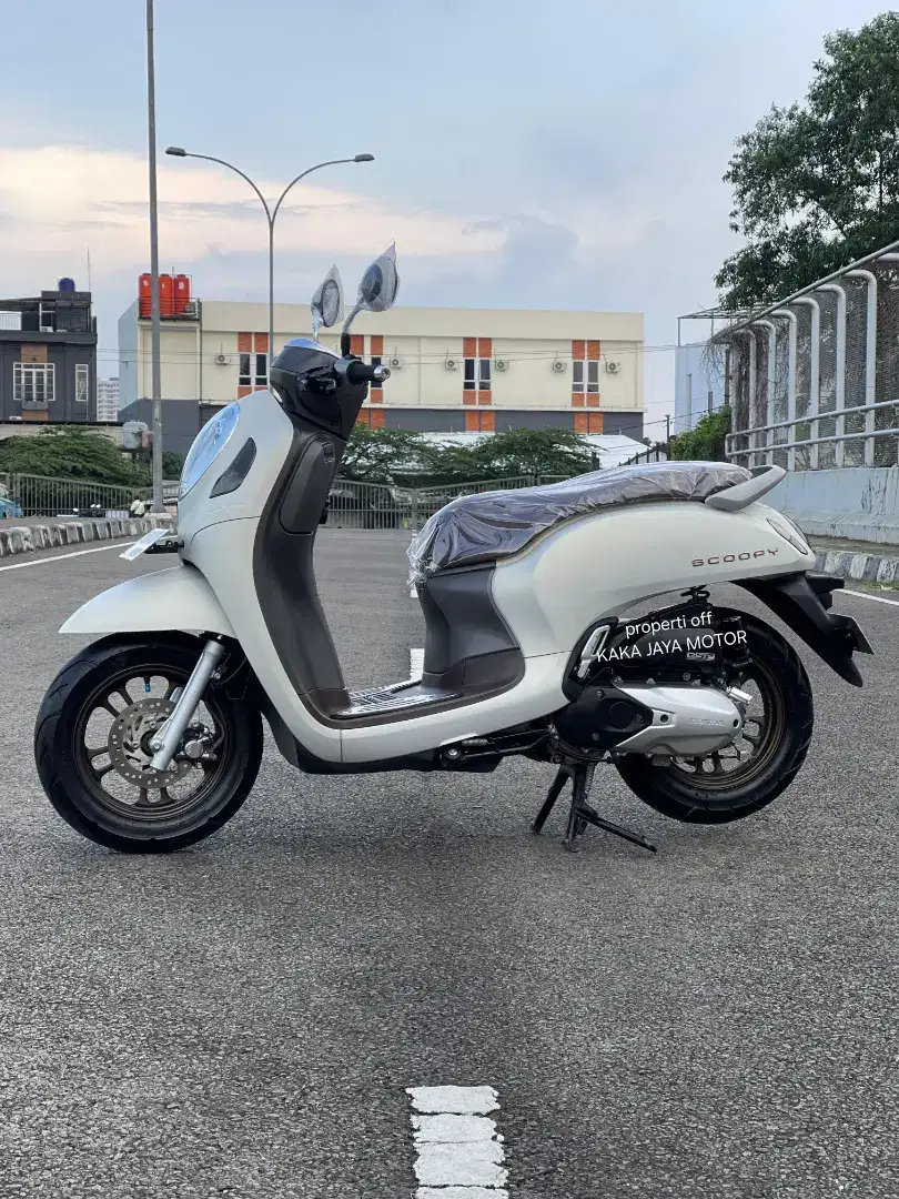 New SCOOPY PRESTIGE 2024 PUTIH DIJAMIN BAGUS