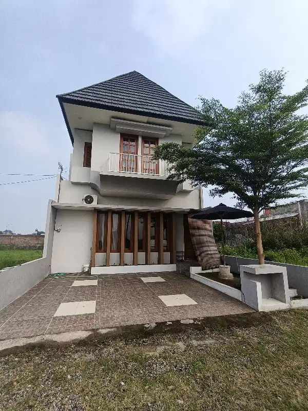 Rumah finishing 2 lantai di 1,8 km  selatan Rs Dr Oen Solo Baru