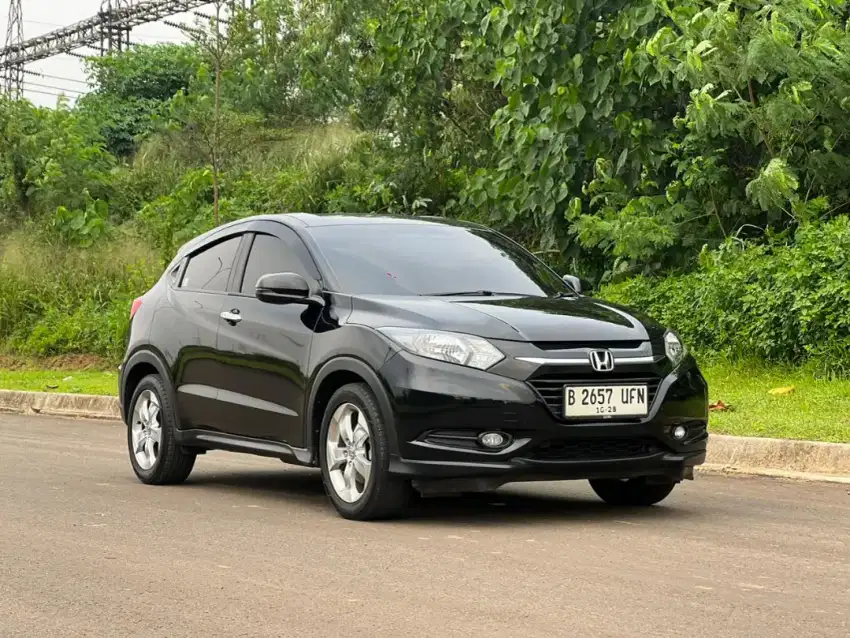 DP 5 Juta !  HONDA HR-V 1.5 E CVT 2017, HITAM