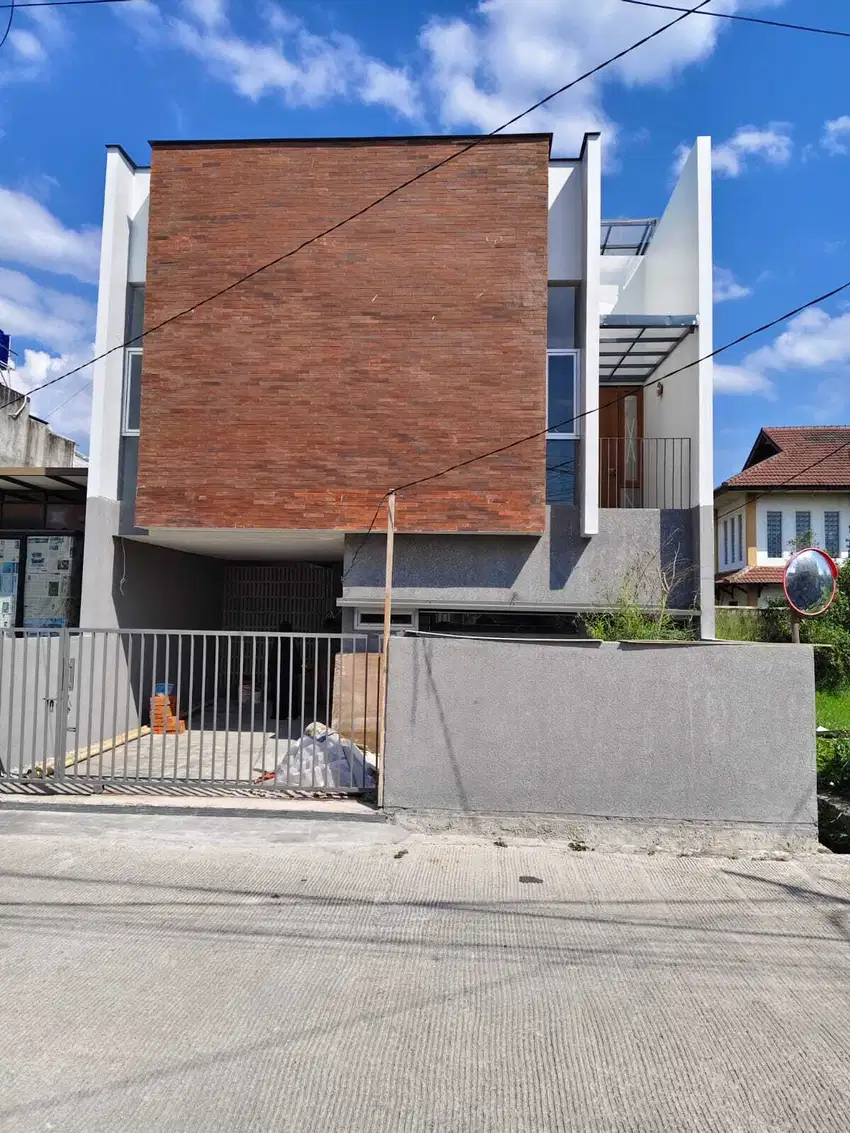 Rumah Baru 2 Lantai Gaya Kubik Industrial Modern Cisaranten Arcamanik