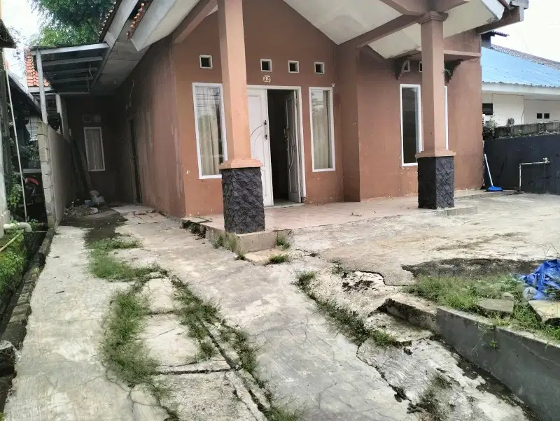 Di jual luas di pinggir jalan  dekat villa bintaro akses strategis