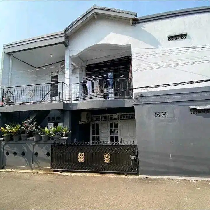 Rumah 2 Lantai Bonus 4 Unit Kos Kosan di Depok