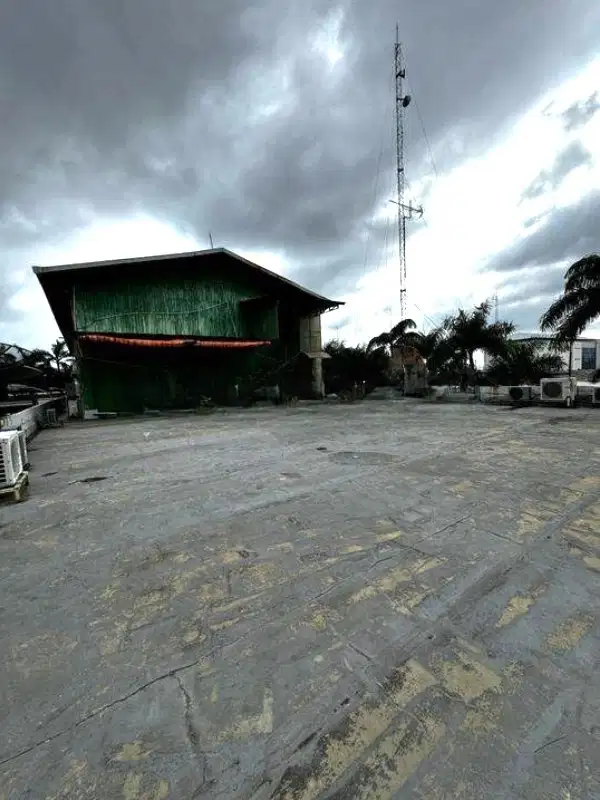 Gudang sunter hook akses container siap pakai