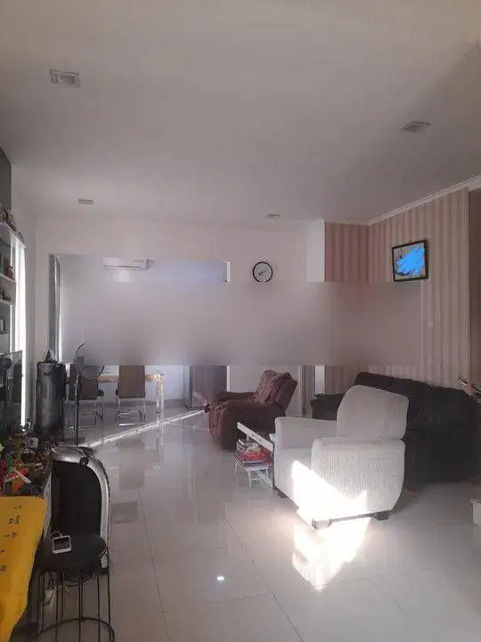 Rumah Bagus di Taman Semanan Indah, Asri Ada Taman di samping