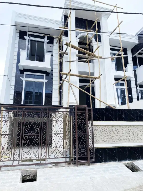 rumah mewah 3 lantai di hertasning dekat pettarani mksr