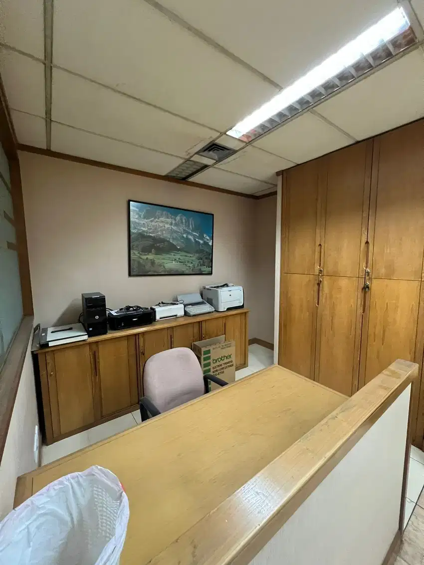 SEWA KANTOR DI JAKARTA SELATAN MT HARYONO 80M2 PARTISI 140K NEGO