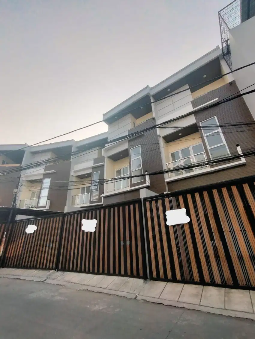 Rumah Dijual Cepat di Jl. Tenis Cengkareng Indah, Jakbar