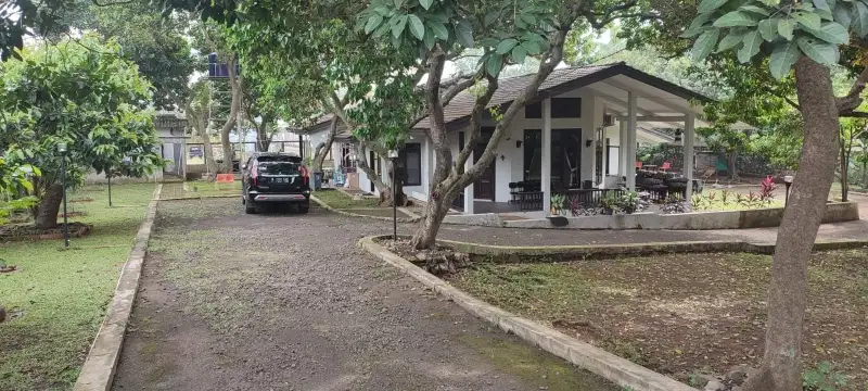 Rumah Di Jalan Moh Khaffi, Cipedak, Jakarta Selatan, Zona Hijau.
