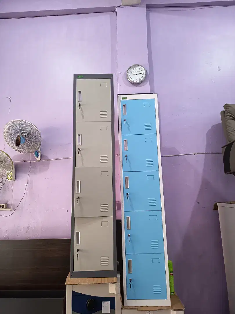 Locker besi 4 pintu
