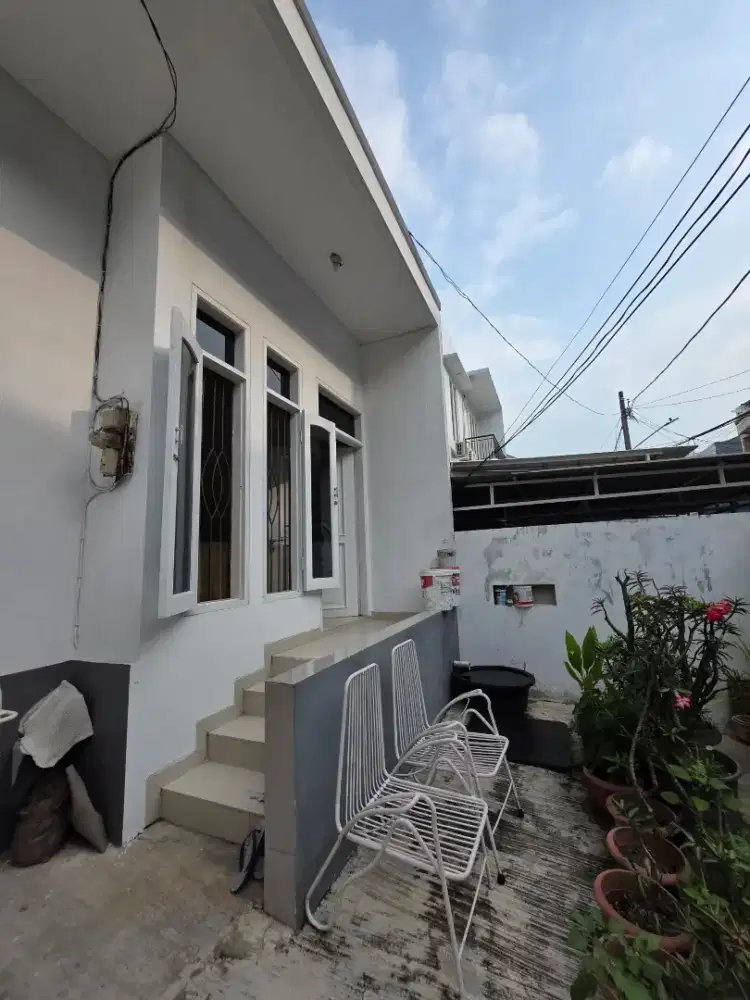 Dijual Rumah siap huni di Gading Elok Timur sudah tinggi dari jalan